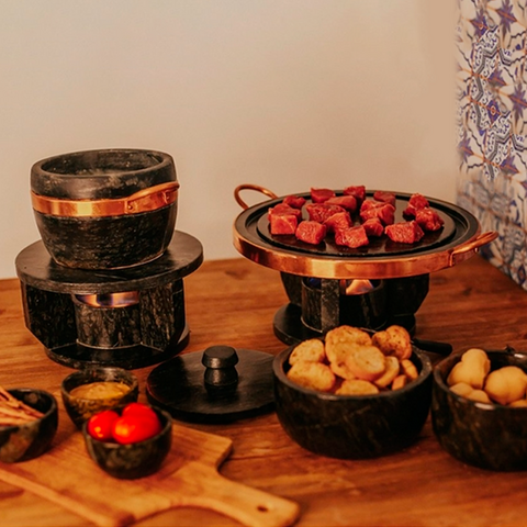 Kit Fondue Elegance — Completo com 1 Pedra + 2 Panelas, 6 Garfinhos e 5 Tigelas